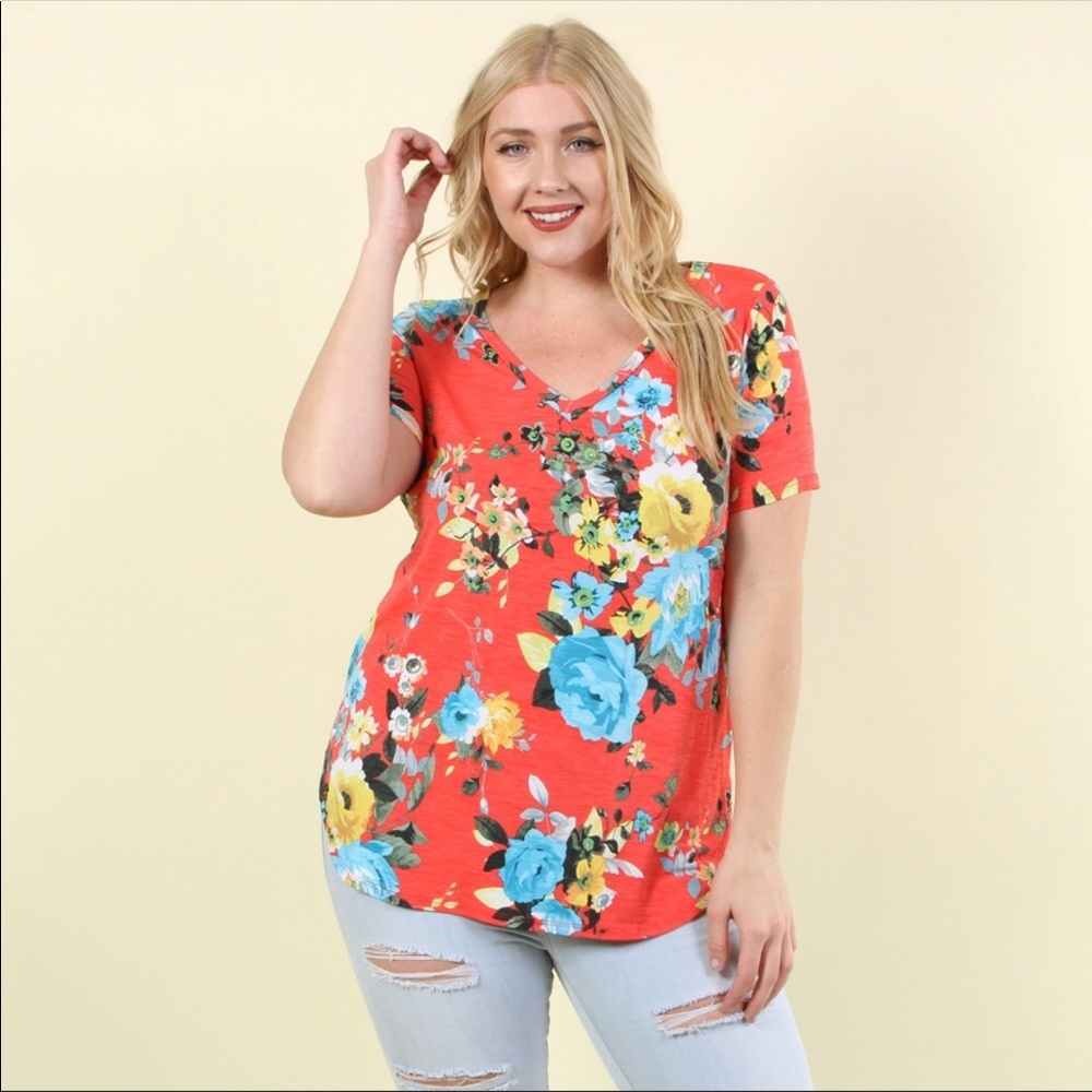 PLUS-Size Coral V-neck Floral Top
